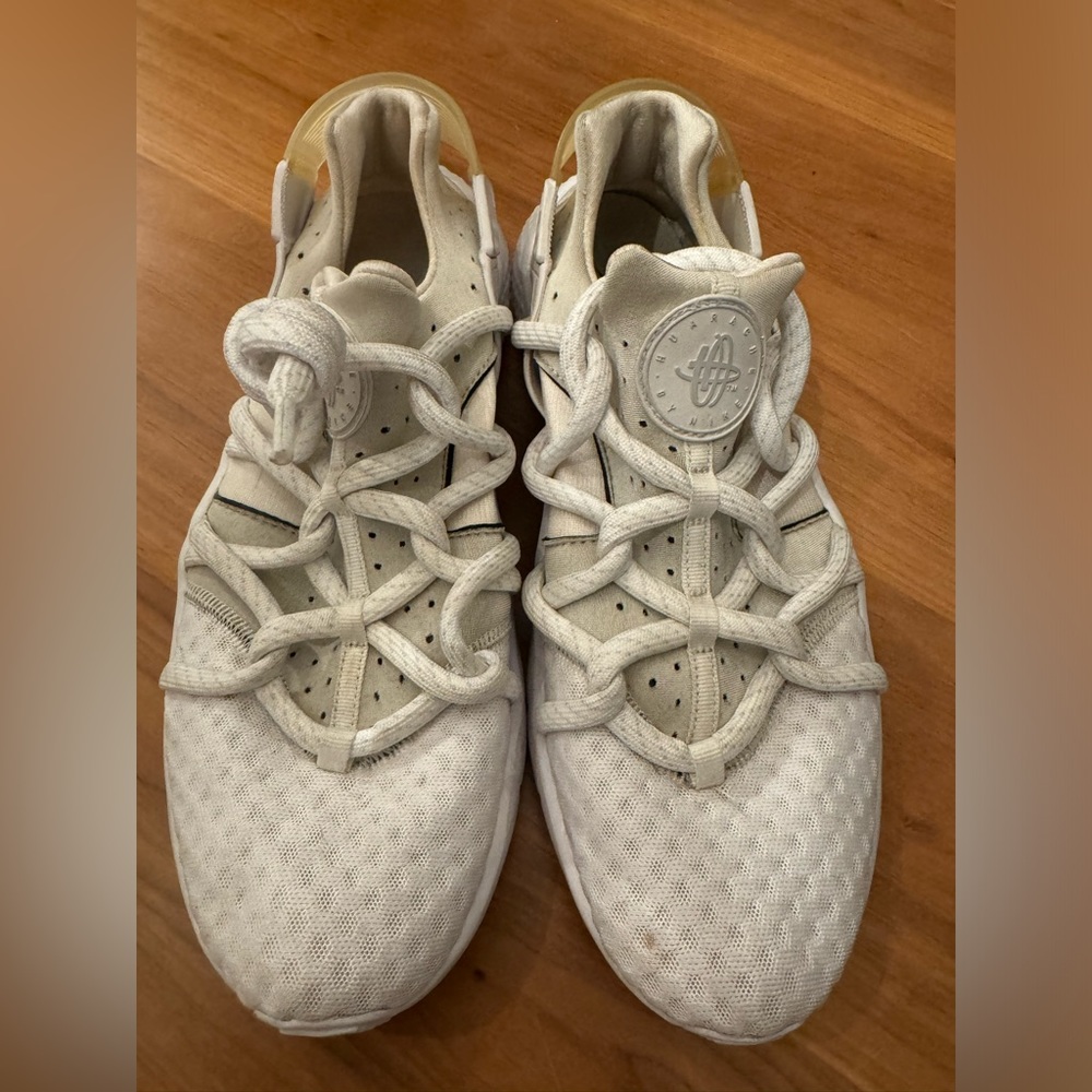 Vintage Nike air huaraches NM size 9.5 worn once white